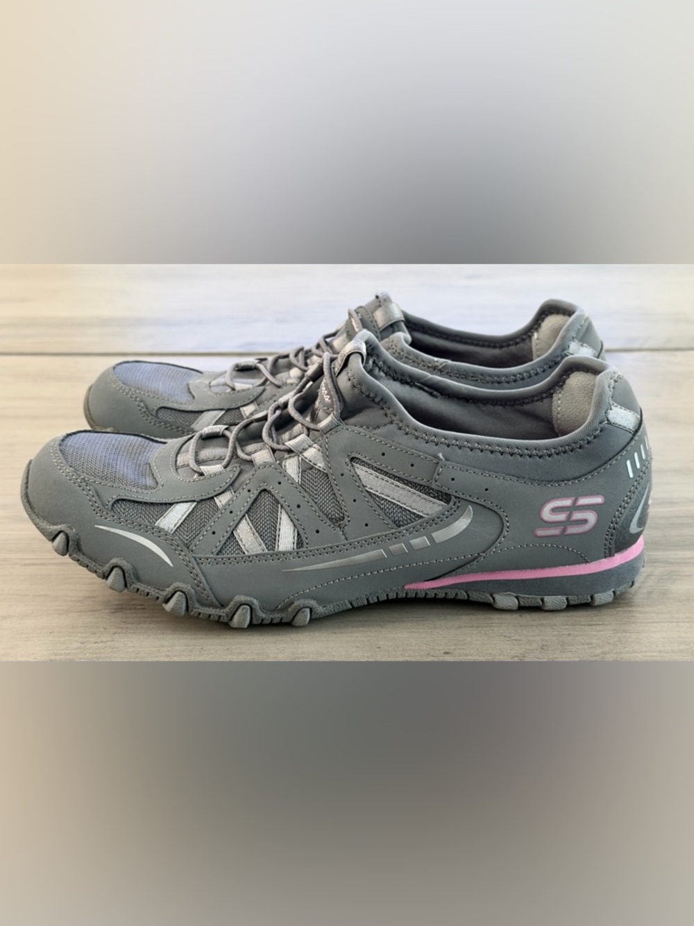 Women’s Sketchers Tennis Shoes~ Extremely comfortable~Gray/Pink - Picture 2 of 7